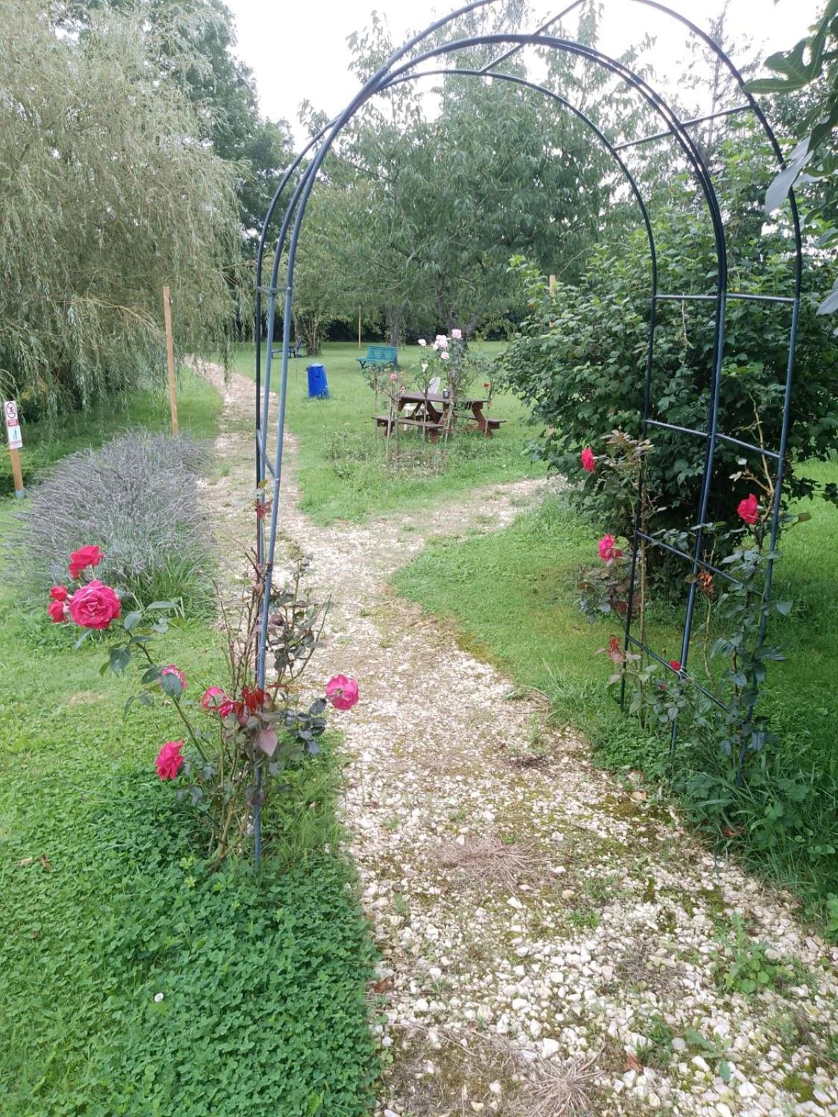 Holistica Hotel Saint-Fargeau  Buitenkant foto